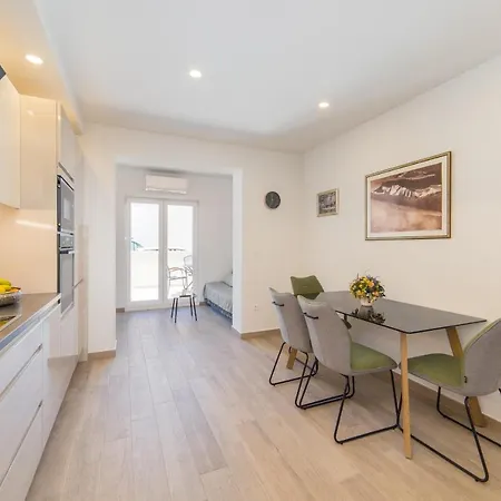 Lalu Apartment *