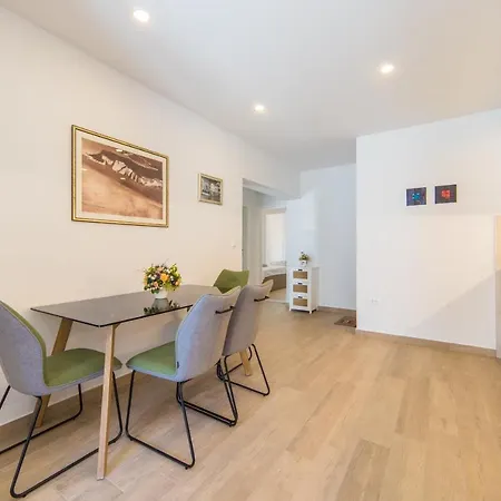 Lalu Apartment