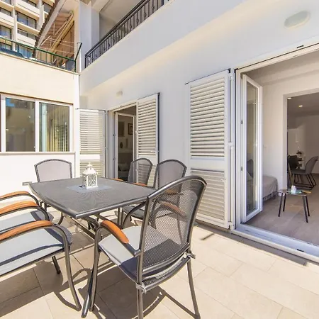 Lalu Apartment *
