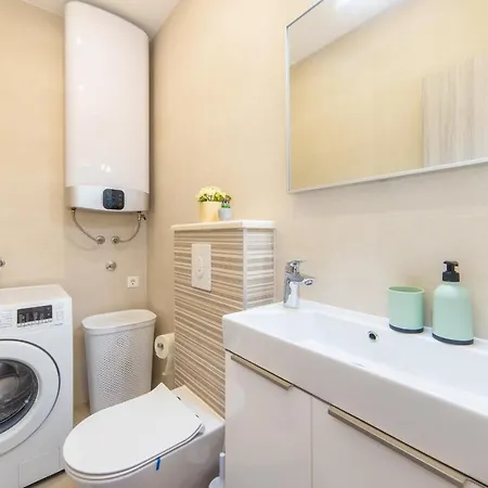 Lalu Apartment *