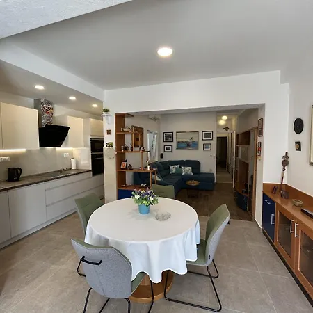 Lalu Apartamento Makarska