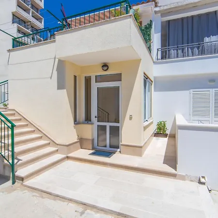 Lalu Apartment *
