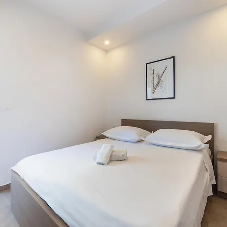 Lalu Apartment *