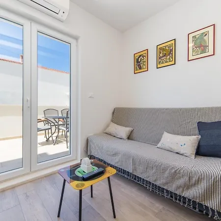 Lalu * Μακάρσκα